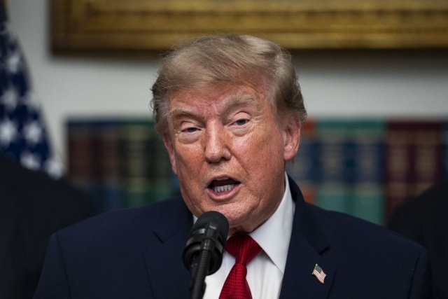 Donald Trump zapowiedział wojnę gospodarczą przeciwko Iranowi i ostrzegł, że konsekwencje poniosą także państwa, które z Teheranem handlują.