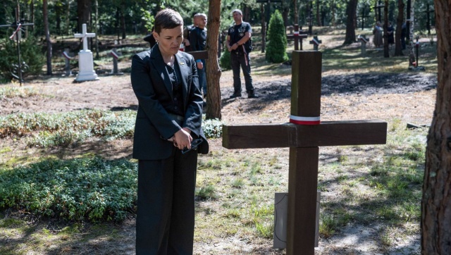 Żeby przypieczętować polsko-ukraińskie pojednanie, ekshumacjom ofiar rzezi wołyńskiej musi towarzyszyć odchodzenie od banderyzmu w przestrzeni publicznej Ukrainy - ocenia generał Leon Komornicki.