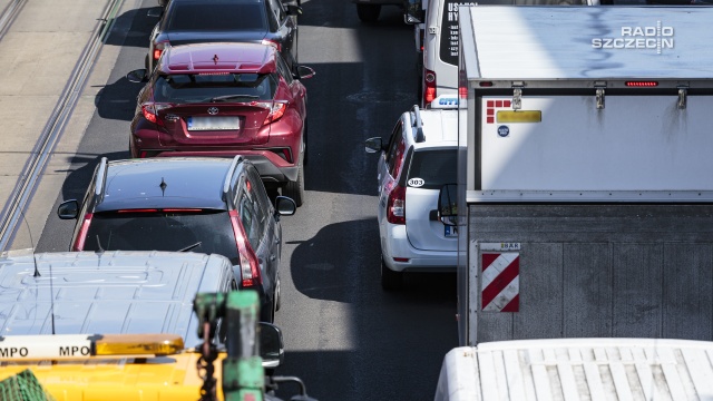 Drogowcy wrócili na S6. Pomiędzy węzłami Sławno Południe i Sławno Wschód prowadzą prace utrzymaniowe obiektów mostowych. Zajęty jest prawy pas w stronę Gdańska. Obowiązuje ograniczenie do 80 kmh.