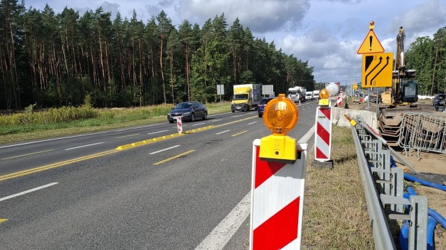 Przez budowę przejścia dla zwierząt w ramach powstającej drogi S10 na nieco ponad tydzień ruch w kierunku centrum Szczecina był zwężony do jednego pasa na odcinku kilkuset metrów.