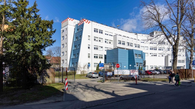 Prawie 3 miliony złotych dodatkowego wsparcia trafi do dwóch wojewódzkich szpitali w Szczecinie i Koszalinie. Koszalińska placówka dostanie ponad 1,9 miliona złotych na wymianę urządzeń w centralnej sterylizatorni, pracującej przez całą dobę.