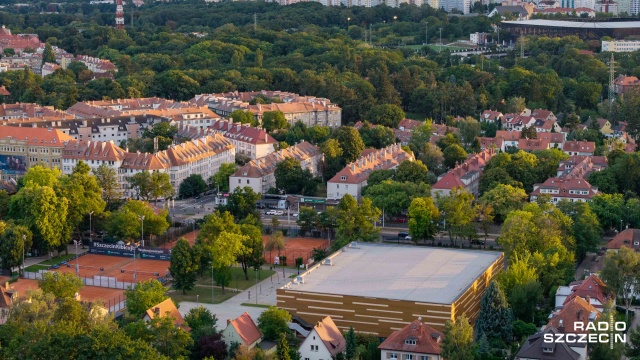 Będą nowe atrakcje dla kibiców podczas tenisowego turnieju Invest in Szczecin Open. Zamiast tradycyjnych koncertów muzycznych po meczu dnia, organizatorzy szykują LINIE Tennis Festival z plenerowym kinem, kabaretem i muzyką na żywo.