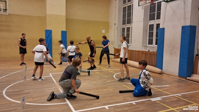 Uczy zaawansowanej współpracy, strategicznego myślenia i odpowiedzialności za zespół. Stowarzyszenie Jugger Szczecin zaprasza uczniów szkół podstawowych na bezpłatne zajęcia z tego niezwykłego, dynamicznie rozwijającego się sportu.