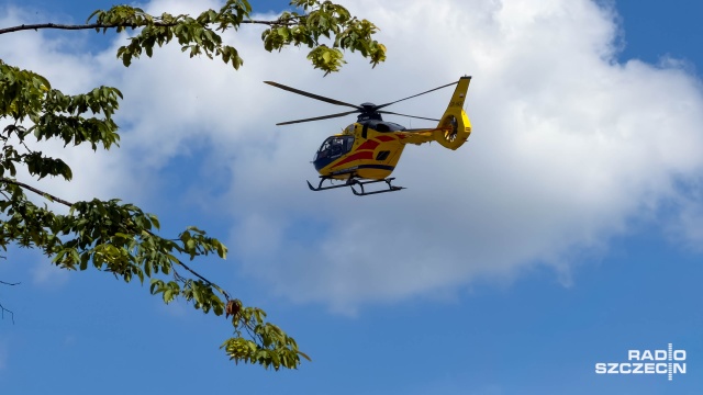 Cztery osoby, w tym jedna ciężko, zostały ranne podczas gminnych dożynek w Reczu. Został wezwany śmigłowiec LPR. Służby podają, że uderzone zostały spadającą gałęzią lub gałęziami i przedmiotami, które poderwał wiatr.