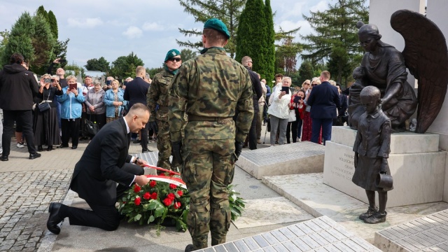 Prezydent Karol Nawrocki oddał hołd dzieciom zamordowanym w niemieckim obozie w Łodzi.