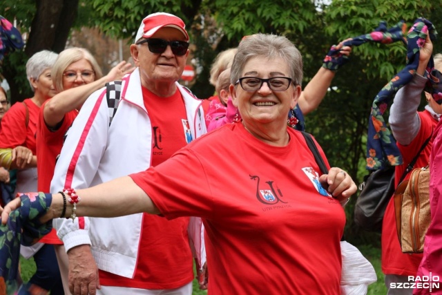 Wiek to tylko liczba - potwierdzają to seniorzy, którzy świętują obecnie w Kołobrzegu. Trwają Senioralia, a nad morze przyjechały Uniwersytety Trzeciego Wieku i Kluby Seniora nie tylko z regionu, ale także całego kraju.