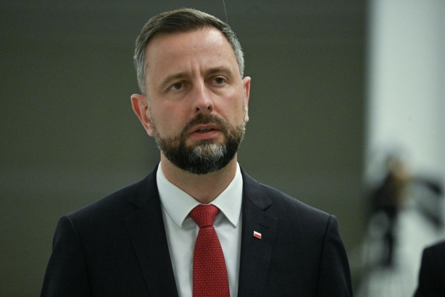 Dwie godziny trwało spotkanie prezydenta Karola Nawrockiego z szefem resortu obrony Władysławem Kosiniakiem-Kamyszem i szefem Sztabu Generalnego generałem Wiesławem Kukułą.