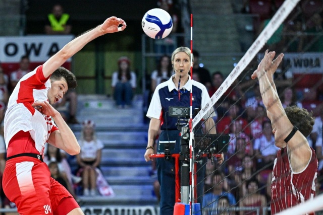 Polscy siatkarze pokonali w Sofii Łotwę 3:0 (25:17, 25:16, 25:16) w 18 finału mistrzostw Europy. Podopieczni trenera Nikoli Grbicia, którzy bronią tytułu, w ćwierćfinale zmierzą się ze zwycięzcą meczu Bułgarii z Niemcami.