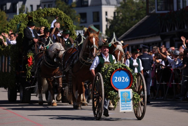 W południe w Monachium ruszył Oktoberfest. Przez najbliższe dwa tygodnie w największej tego typu imprezie udział weźmie ponad 6 milionów osób.