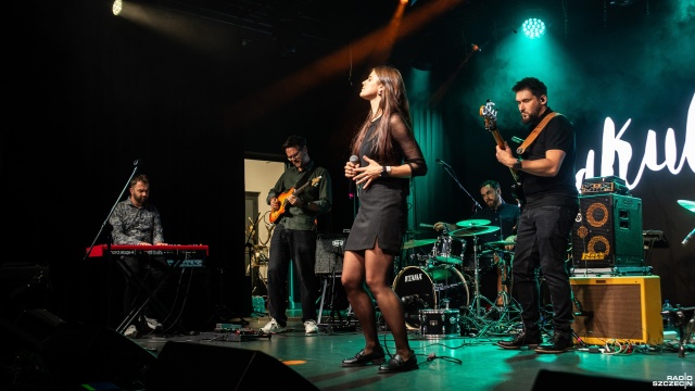 Dom Kultury Słowianin zamienił się w scenę dla młodych kapel. Trwa tam Bitwa o Piątkę - konkurs, na który zgłosiło się rekordowe 26 zespołów, także spoza województwa.