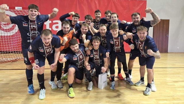 Zachodniopomorskie derby w Lidze Centralnej dla piłkarzy ręcznych Sandry SPA Pogoni. Szczecinianie pokonali na wyjeździe Gwardię Koszalin 32:23 choć do przerwy przegrywali 9:12.