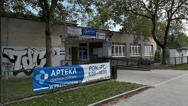 W przychodni przy Al. Powstańców Wielkopolskich w Szczecinie rozpoczęły się prace obejmujące m.in. ocieplenie ścian, wymianę okien i przebudowę instalacji wodnej i grzewczej.