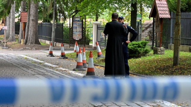 Zabity i cztery osoby ranne. To bilans ataku nożownika w Jarosławiu. 31-letni Ukrainiec zaatakował postronne osoby na ternie jarosławskiego opactwa, rano przed mszą świętą. Śmiertelna ofiara nożownika to duchowny.