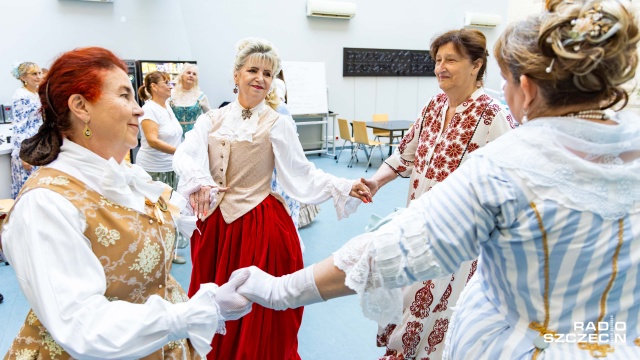 Kolorowe suknie, muzyka balowa i taneczna kultura XVIII wieku. Mieszkańcy Szczecina mogli zapoznać się z dawnymi tańcami, podczas drugich otwartych warsztatów zespołu Chasse.