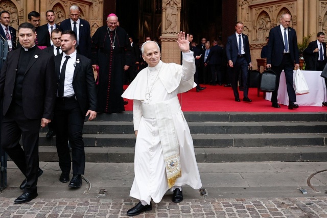 Podczas swojej pierwszej podróży do tego kraju od wyboru na Stolicę Apostolską Leon XIV odwiedził Paryż, Lourdes i Metz.