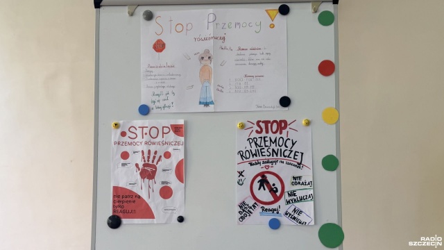 Agresja na szkolnym korytarzu, wyśmiewanie na internetowych czatach i hejt w sieci - to codzienność, z którą musi mierzyć się wielu młodych ludzi. W szkołach w całym kraju - także w Szczecinie - trwa Tydzień Przeciwdziałania Przemocy Rówieśniczej.