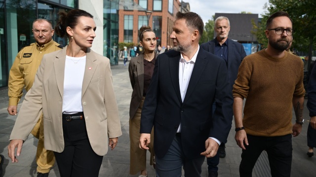 Rozpoczęły się testy aplikacji służącej do powiadamiania o zagrożeniach. Jak poinformował w Gdańsku Marcin Kierwiński, minister spraw wewnętrznych i administracji, aplikacja jest już przygotowana pod względem programistycznym, a do użytkowników ma trafić w grudniu.