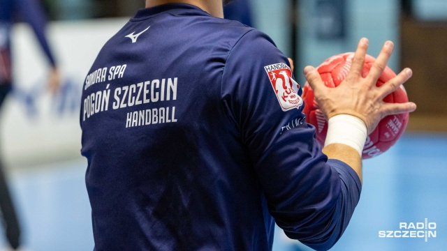 Obronić pozycję lidera i wygrać czwarty mecz z rzędu to zadanie piłkarzy ręcznych Sandry SPA Pogoni w Ciechanowie w Lidze Centralnej. Szczecinianie zmierzą się na wyjeździe z Jurandem w czwartej kolejce rozgrywek.