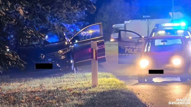 Ponad stu funkcjonariuszy, strażacy, ratownicy, przewodnik psa służbowego oraz drony z termowizją uczestniczyli w poszukiwaniach 14-latka. Oddalił się on z miejsca zamieszkania bez zgody rodziców, zabierając samochód marki Renault, koloru niebieskiego.