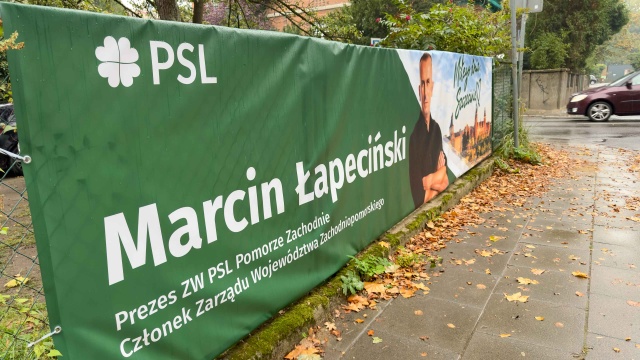 Kampania wyborcza do parlamentu jeszcze oficjalnie się nie rozpoczęła, ale szef zachodniopomorskiego PSL, Marcin Łapeciński, już promuje się na billboardach.