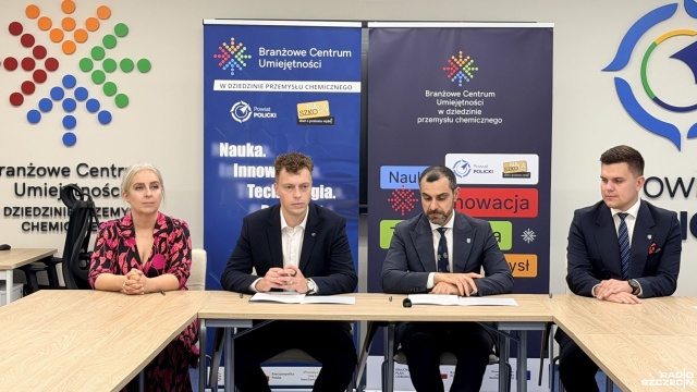 Polickie Branżowe Centrum Umiejętności i szczeciński Zachodniopomorski Uniwersytet Technologiczny podpisali porozumienie o współpracy. Połączenie sił akademickich ekspertów i nowoczesnej bazy szkoleniowej ma zagwarantować podnoszenie kompetencji w branży chemicznej. Nie tylko wśród uczniów, studentów, nauczycieli, ale i pracujących w przemyśle.