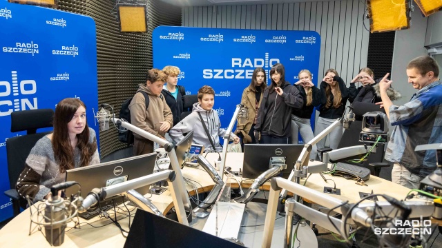 Z mapą w ręku, zespołowo i z energią. Szczecińscy ósmoklasiści ruszyli w miasto, by w ramach III Zawodowej Gry Miejskiej aktywnie odkrywać świat zawodów.
