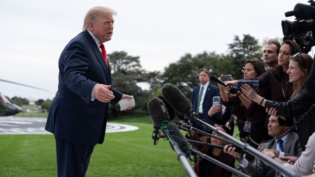 Donald Trump informuje, że Rosja dostarczy na światowy rynek ponad 4 miliony ton oleju napędowego w ramach porozumienia zawartego z prezydentem Władimirem Putinem. Obaj przywódcy rozmawiali wcześniej przez telefon.