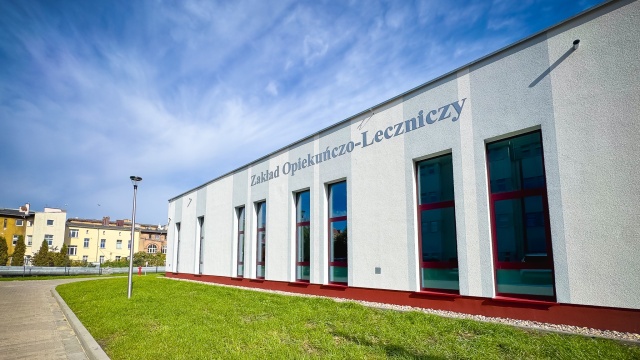 Osoby z niepełnosprawnościami znajdą tu wsparcie i fachową opiekę. Powstał pierwszy w Stargardzie Zakład Opiekuńczo-Leczniczy. To miejsce dla pacjentów szpitala, którzy zakończyli już leczenie, ale nie są w stanie funkcjonować bez specjalistycznej opieki.