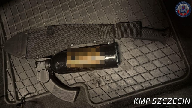 Był agresywny wobec klienta sklepu i użył gazu pieprzowego wobec pracownika ochrony. To 22-latek ze Szczecina.