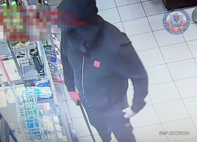 Napad na jedną ze szczecińskich stacji paliw. Mężczyzna, trzymając w ręku rurę, zażądał od kasjera wydania gotówki.