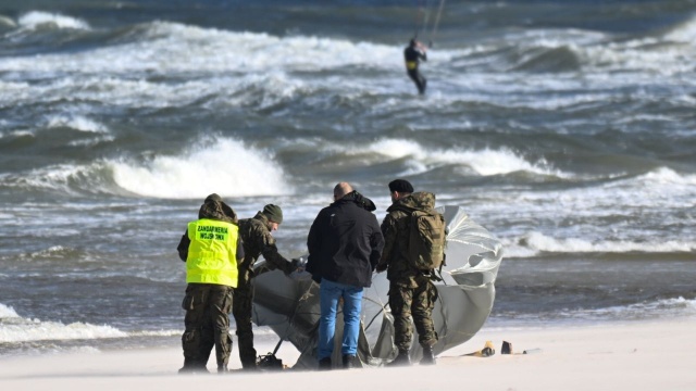 Na plaży w Karwi znaleziono szczątki polskiego drona.