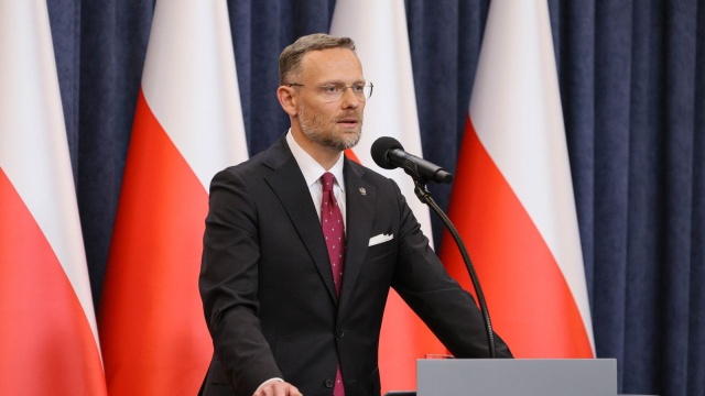 Prezydent Karol Nawrocki z uwagi na sytuację w Trybunale Konstytucyjnym odwołał zaplanowaną na czwartek i piątek wizytę w Słowenii - poinformował w środę wieczorem szef Kancelarii Prezydenta Zbigniew Bogucki. Dodał też, że prezydent wybrał się w środę do TK, żeby spotkać się z obecnymi tam wówczas sędziami.