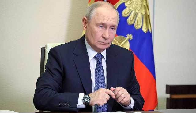 Władimir Putin zagroził Ukrainie odwetem za ataki na centra logistyczne i firmy internetowe. Rosyjski dyktator przyznał, że był zaskoczony uderzeniami w tego rodzaju obiekty i zapowiedział odwet.