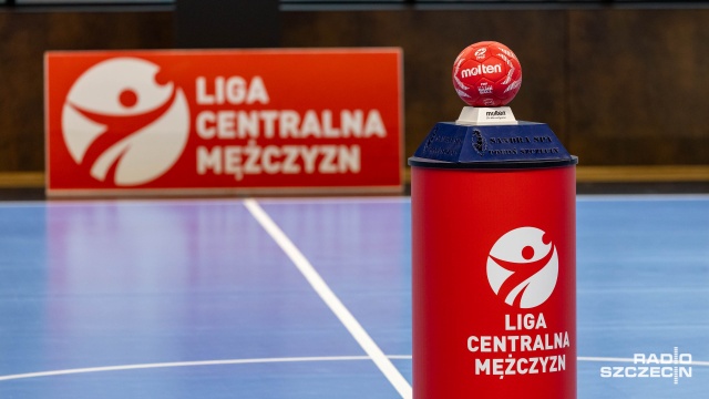 Piłkarze ręczni Sandry SPA Pogoni wygrali w Szczecinie z Grunwaldem Poznań 25:24 w Lidze Centralnej.