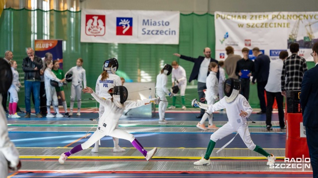 Zawodniczki Kusego Szczecin na podium w szermierczych zawodach Pucharu Ziem Północnych w szpadzie dziewcząt.