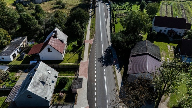 Zakończyła się modernizacja drogi wojewódzkiej nr 147, a dokładnie kilometrowego odcinka w Radowie Wielkim. Wykonawcą była firma z Nowogardu.