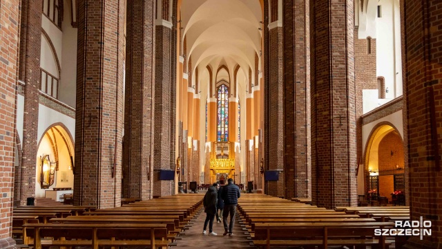 W ramach cyklu jesiennych spacerów po mieście, mieszkańcy mogli z przewodnikiem poznać szczecińską świątynię z zupełnie innej perspektywy.