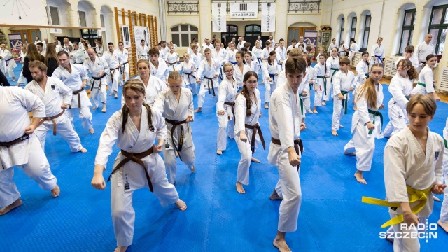 Prosto z Tokio do Szczecina przyjechał mistrz karate Masamichi Otsuka. W Pałacu Młodzieży prowadzi seminarium dla miłośników tej sztuki walki z całej Europy.