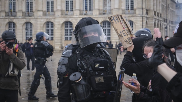 Francja. Tłumy na demonstracjach, mniej zamieszek