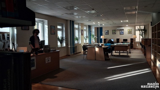 Brak kina w Świnoujściu to nie koniec świata dla miłośników dobrego filmu. Choć w mieście zamknął się jedyny taki obiekt, lokalne instytucje kultury nie zostawiają widzów na lodzie i ruszają z filmową odsieczą.