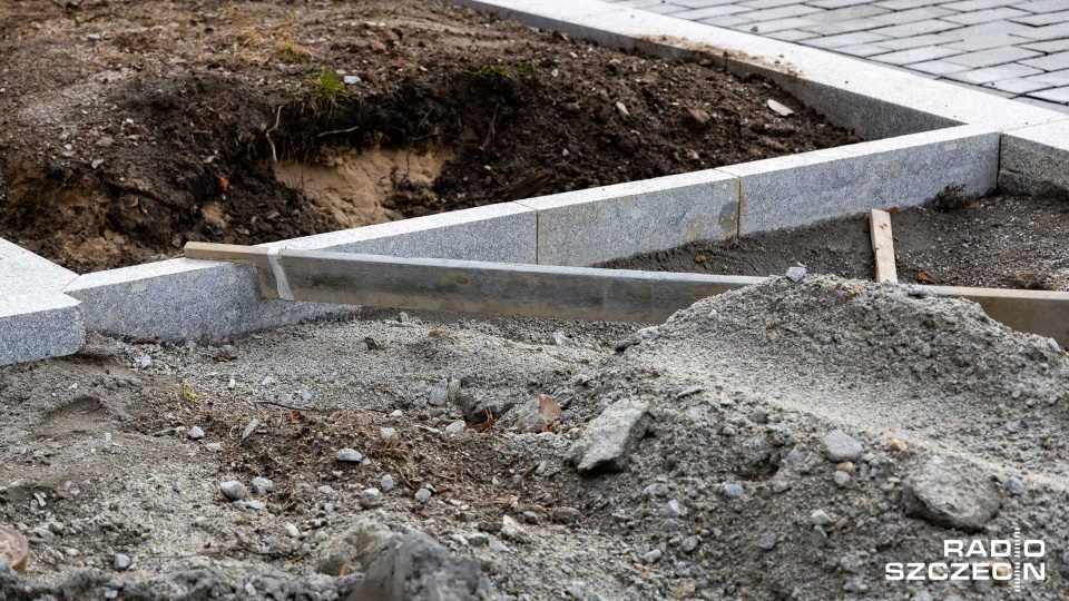 Wysłużoną nawierzchnię zastąpi nowy chodnik