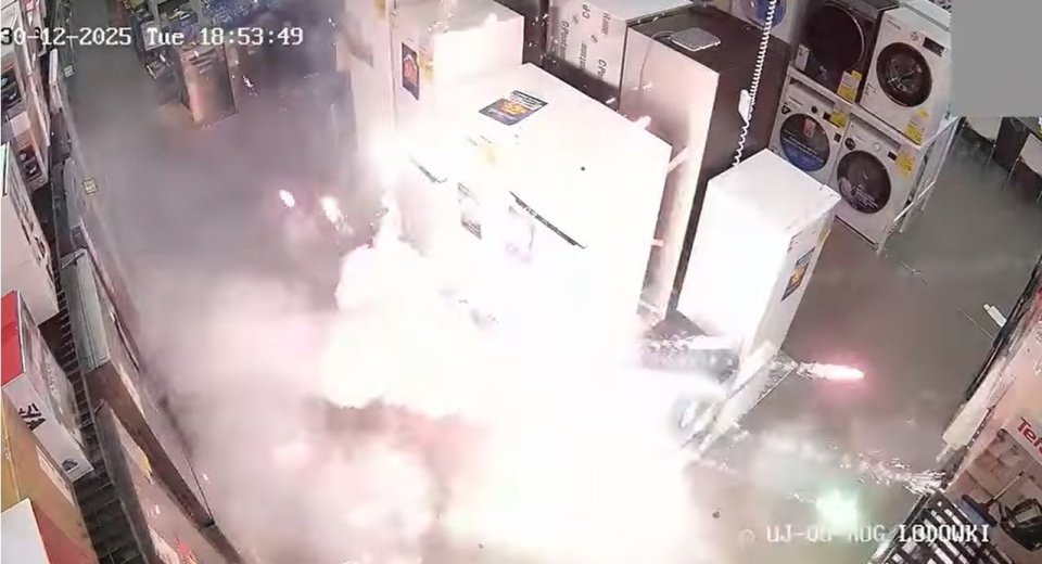 Odpalili fajerwerki w sklepie. Mieli ukryty cel [WIDEO]