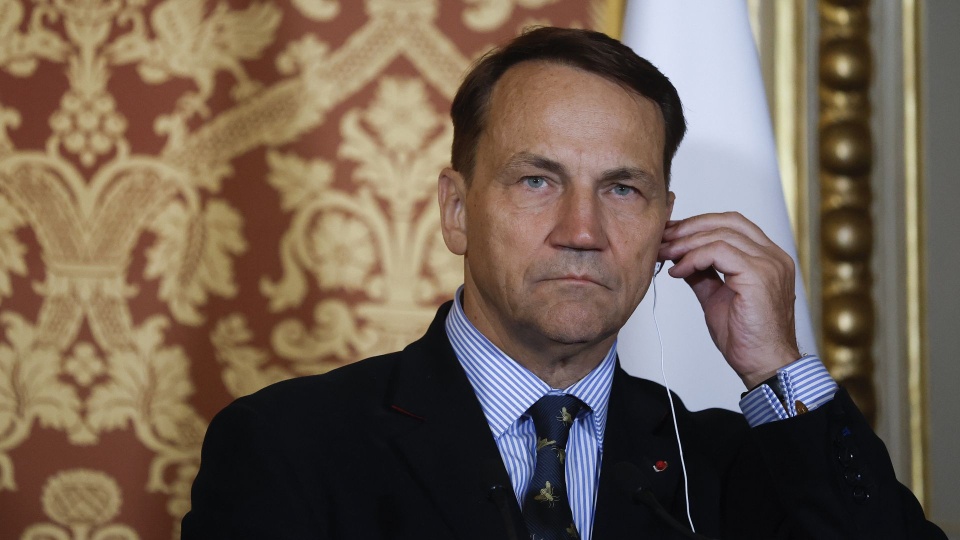 Sikorski: Amerykanie widzą swoją rolę w zabezpieczaniu zawieszenia broni