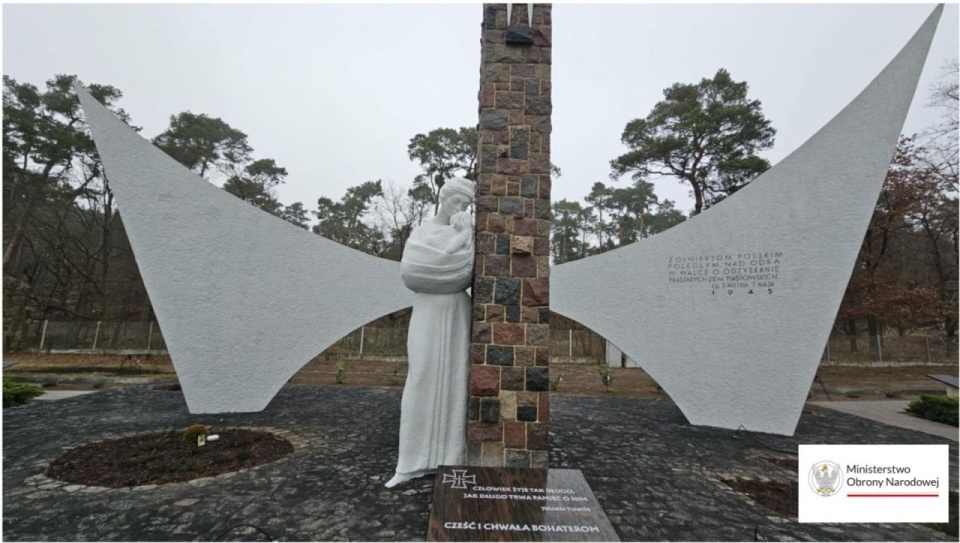 Pomnik w Starych Łysogórkach z nowym blaskiem