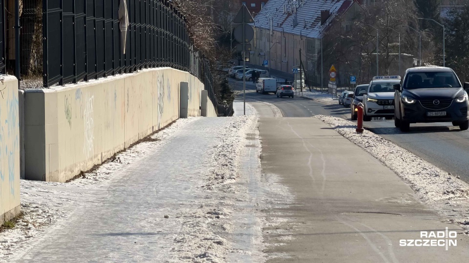 Walka z gołoledzią. Intensywna praca ratowników medycznych