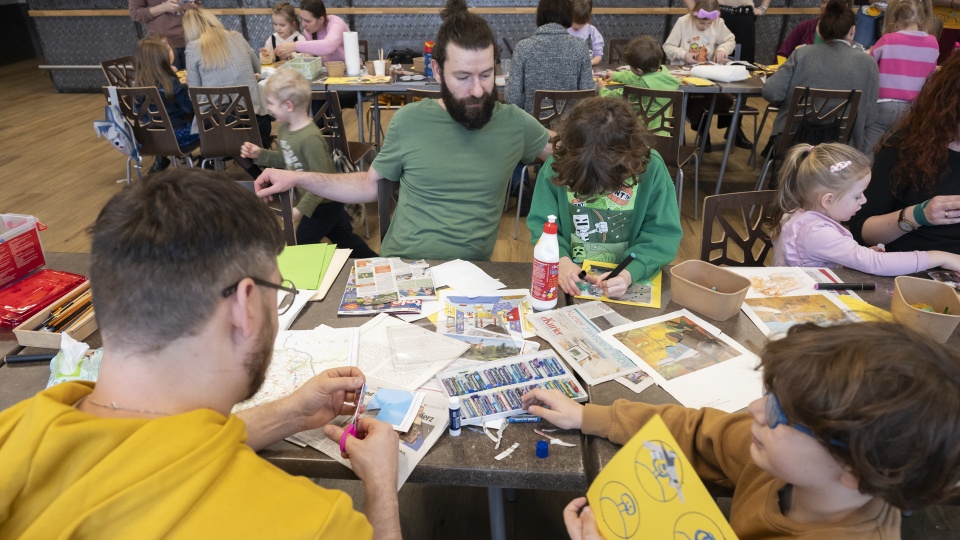 Brokat, klej i pompony, czyli rodzinne warsztaty w Słowianinie [WIDEO, ZDJĘCIA]