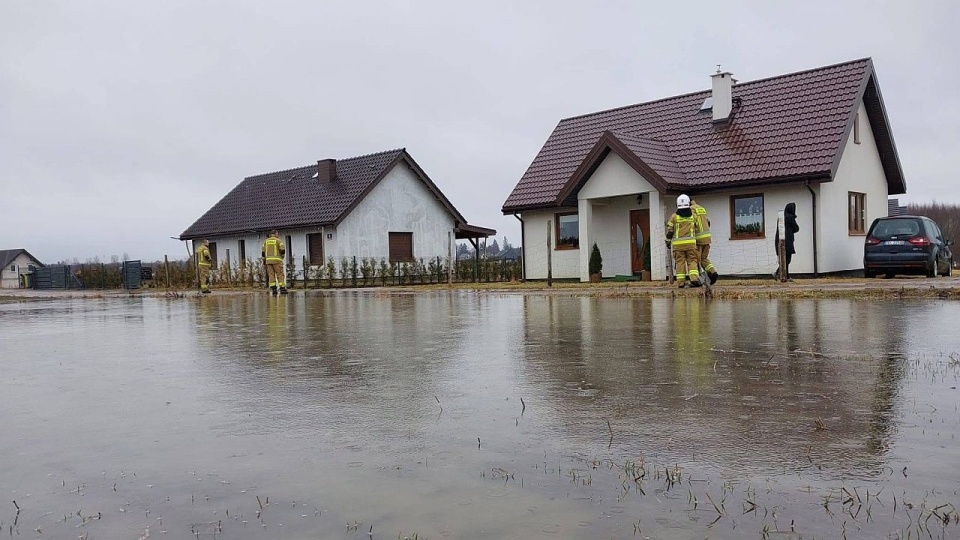 Opady deszczu i roztopy przyczyną interwencji strażaków