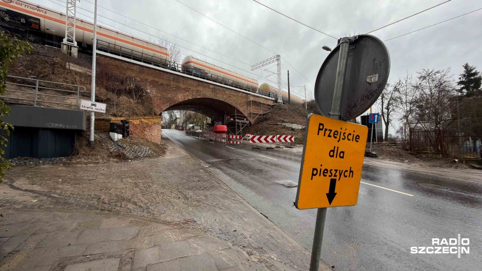 Remont wiaduktu kolejowego na ul. Strzałowskiej rozpoczęty [ZDJĘCIA]