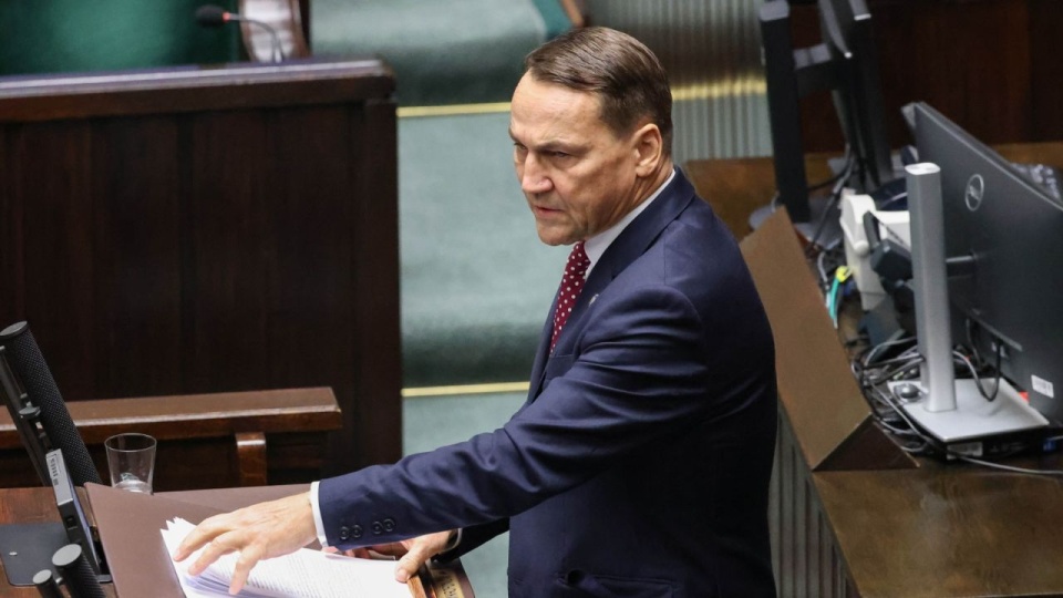 "Pewna liczba naszych rodaków utknęła na lotniskach w regionie Bliskiego Wschodu"