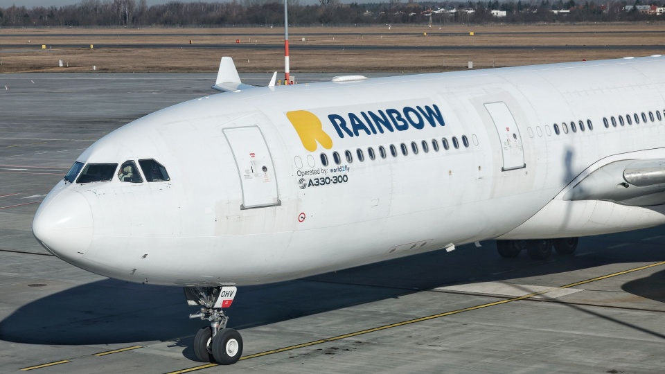 Powrót z Dubaju z problemami - samoloty z Polakami lądują w Poznaniu i Warszawie